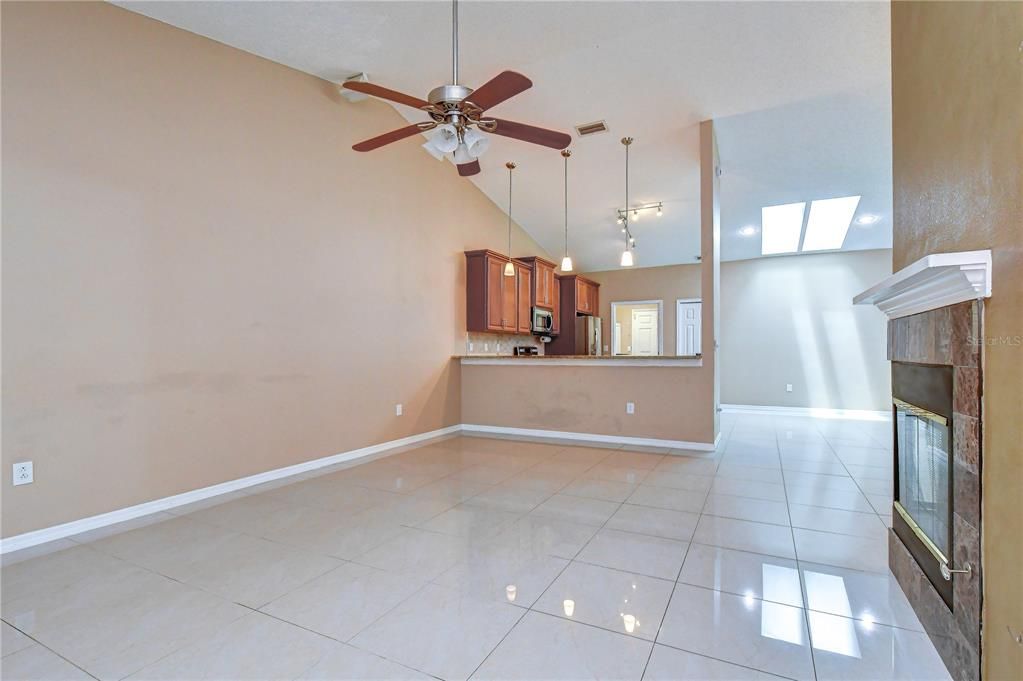 En Venta: $444,900 (3 camas, 2 baños, 1780 Pies cuadrados)