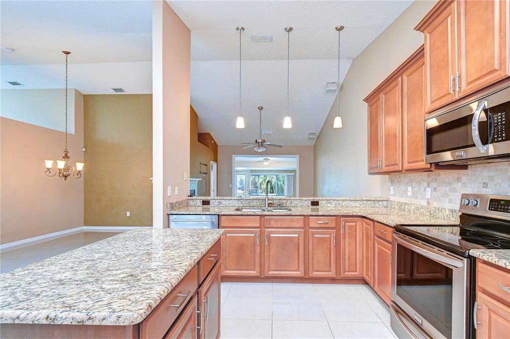 En Venta: $444,900 (3 camas, 2 baños, 1780 Pies cuadrados)