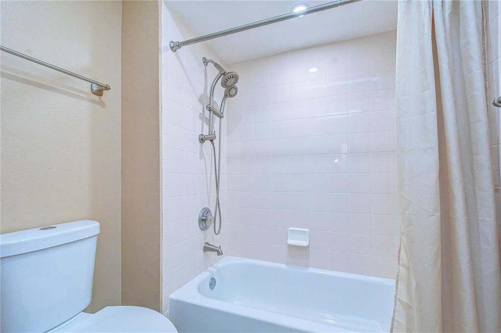 En Venta: $444,900 (3 camas, 2 baños, 1780 Pies cuadrados)