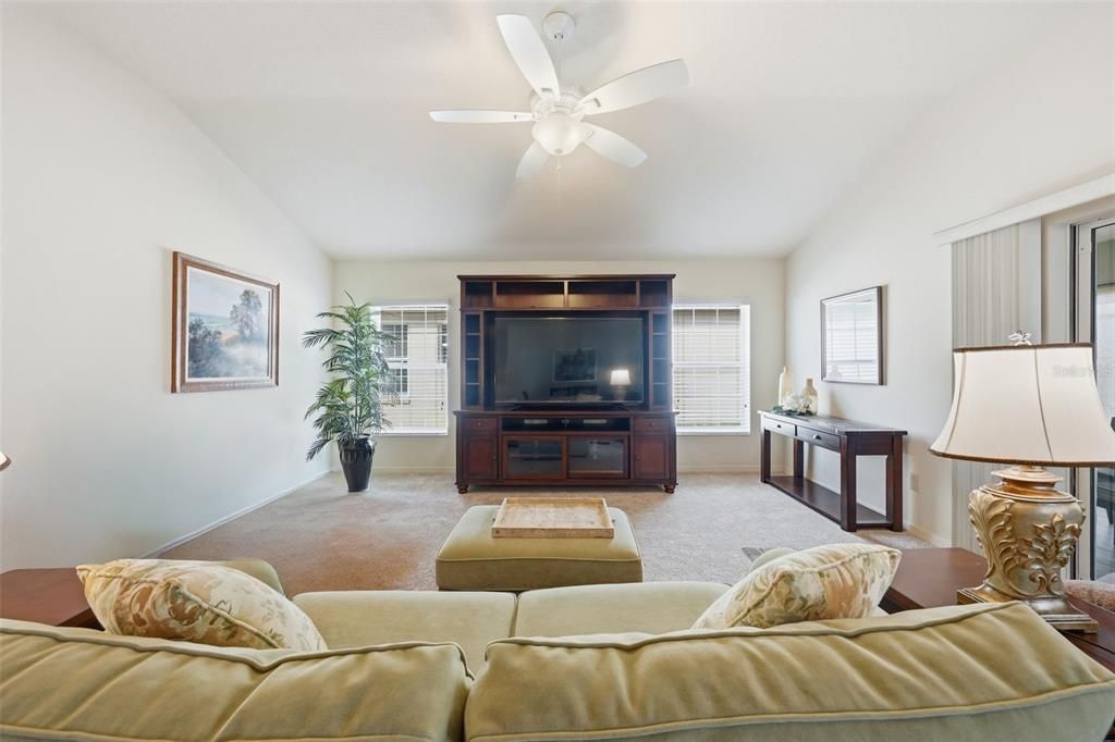 For Sale: $465,000 (3 beds, 2 baths, 1907 Square Feet)
