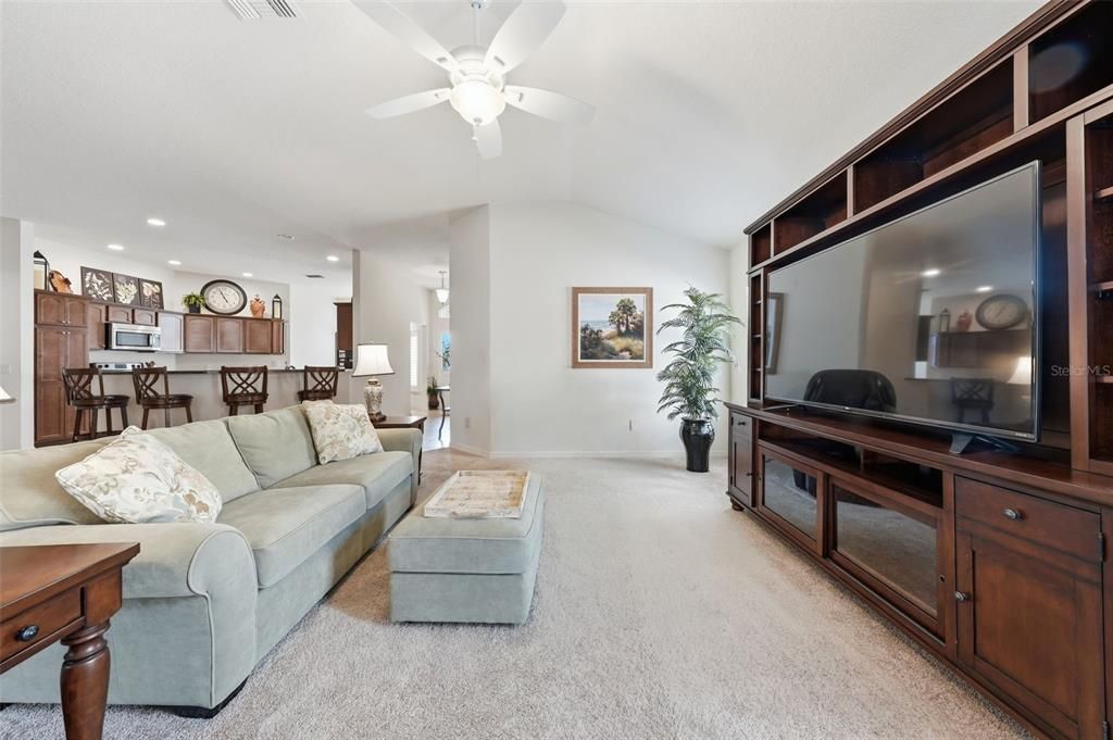 For Sale: $465,000 (3 beds, 2 baths, 1907 Square Feet)