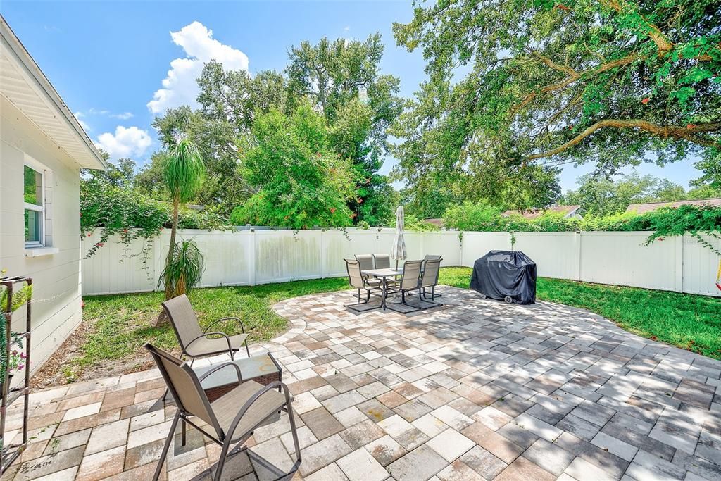 For Sale: $329,900 (2 beds, 1 baths, 704 Square Feet)