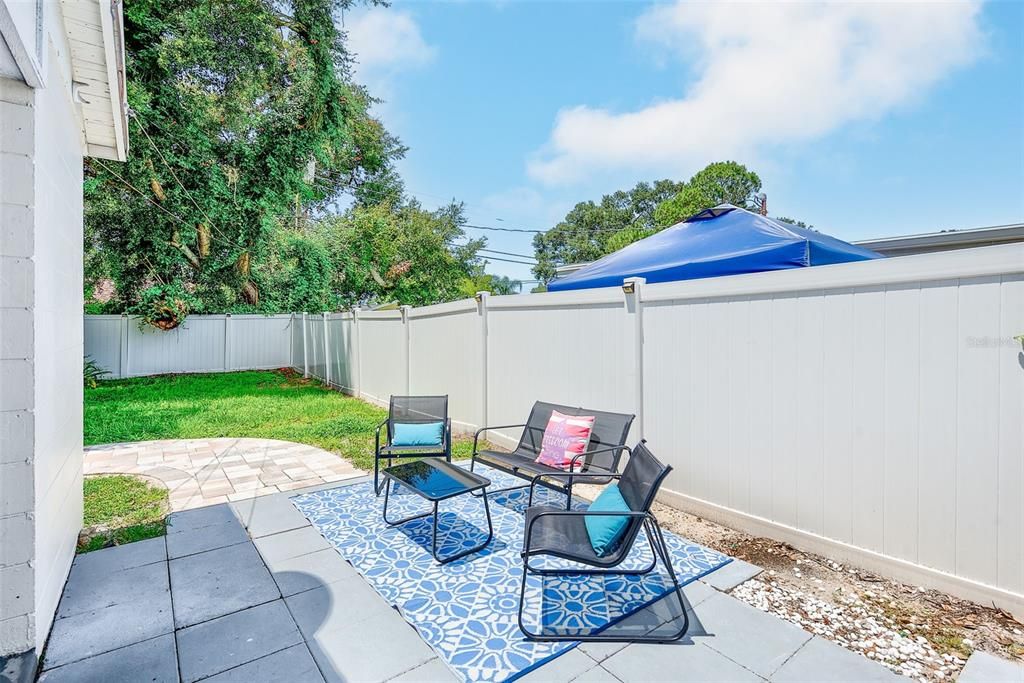 For Sale: $329,900 (2 beds, 1 baths, 704 Square Feet)