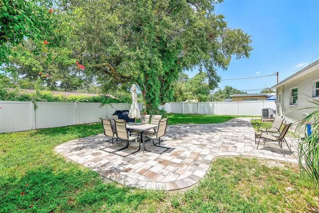 For Sale: $329,900 (2 beds, 1 baths, 704 Square Feet)