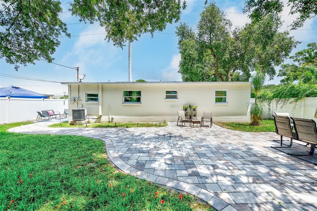 For Sale: $329,900 (2 beds, 1 baths, 704 Square Feet)
