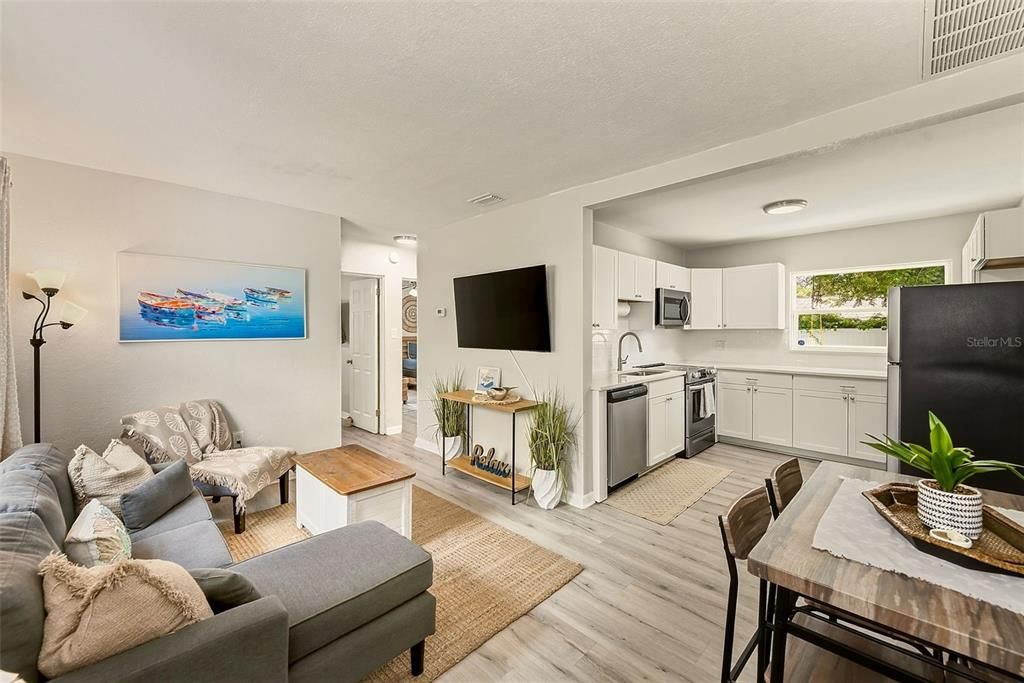For Sale: $329,900 (2 beds, 1 baths, 704 Square Feet)