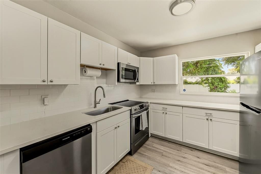 For Sale: $329,900 (2 beds, 1 baths, 704 Square Feet)