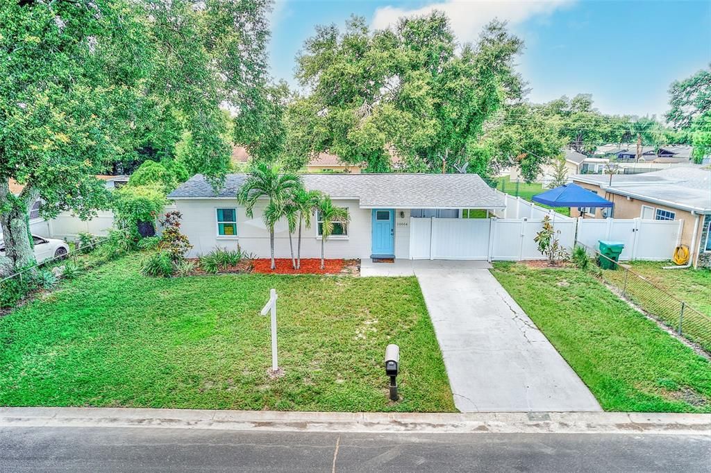 For Sale: $329,900 (2 beds, 1 baths, 704 Square Feet)