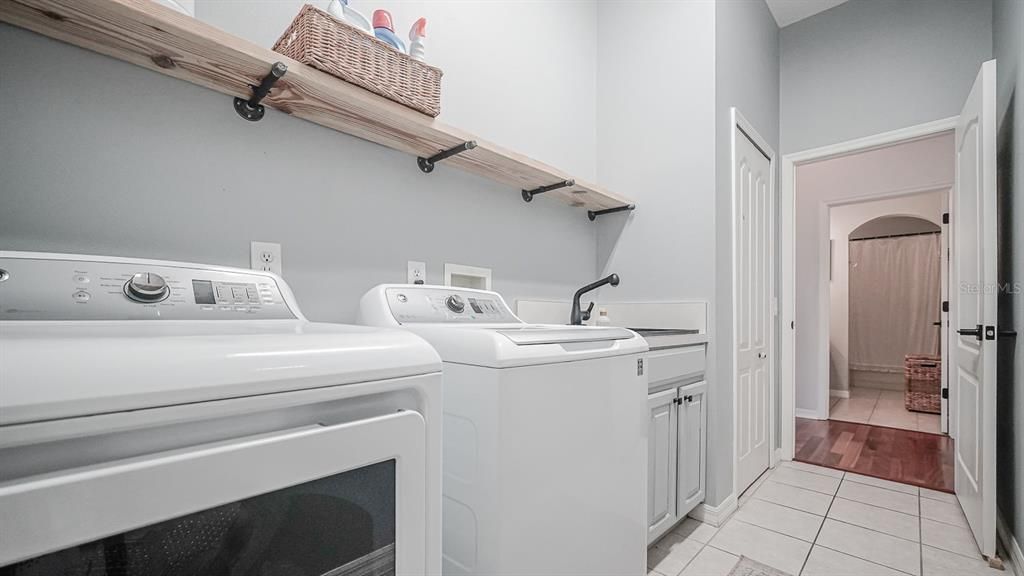 For Sale: $799,000 (3 beds, 2 baths, 2478 Square Feet)