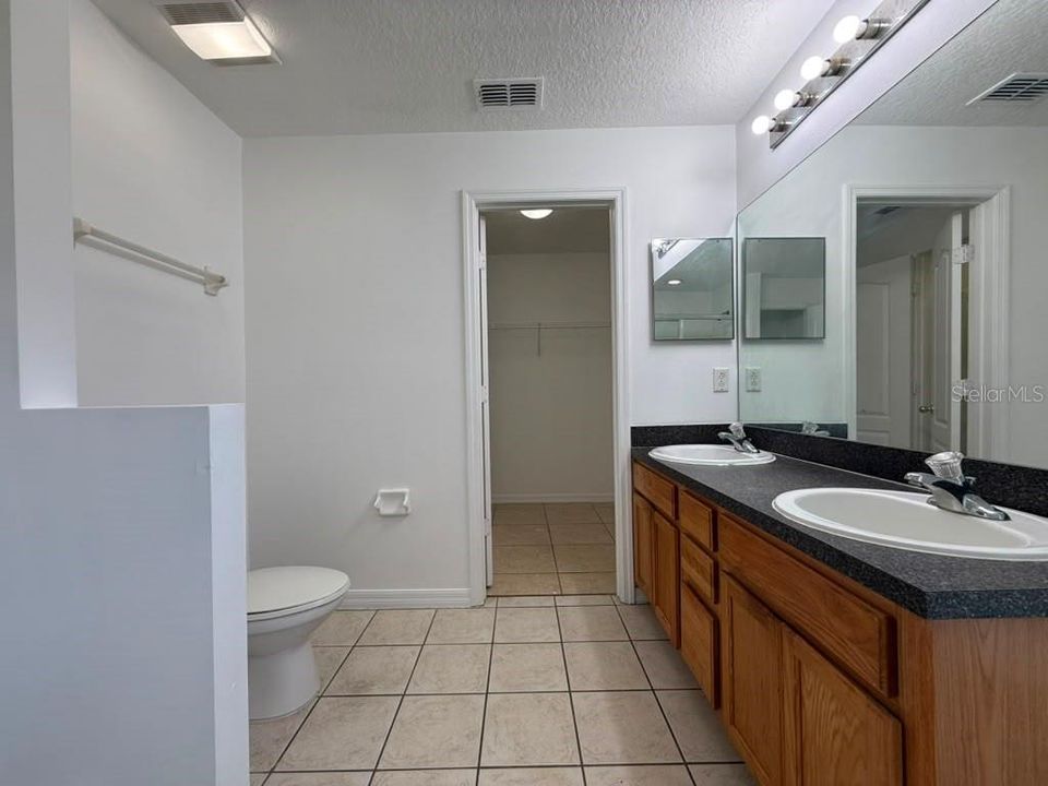For Rent: $2,400 (3 beds, 3 baths, 1594 Square Feet)