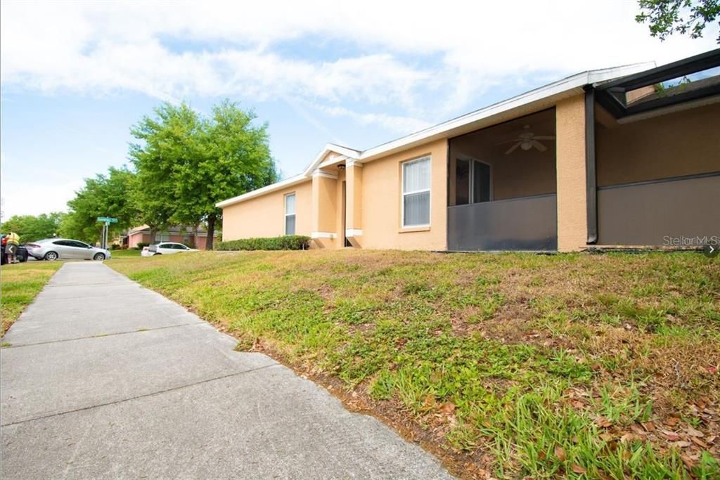 For Rent: $2,400 (3 beds, 3 baths, 1594 Square Feet)