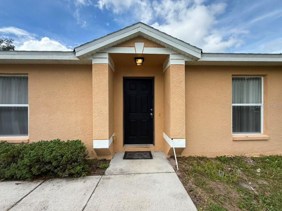 For Rent: $2,400 (3 beds, 3 baths, 1594 Square Feet)