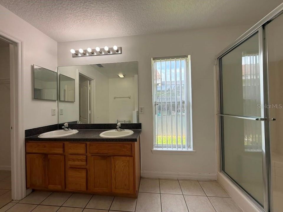 For Rent: $2,400 (3 beds, 3 baths, 1594 Square Feet)