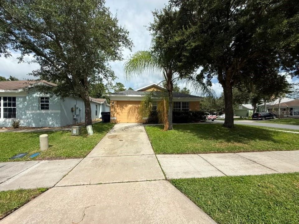 For Rent: $2,400 (3 beds, 3 baths, 1594 Square Feet)