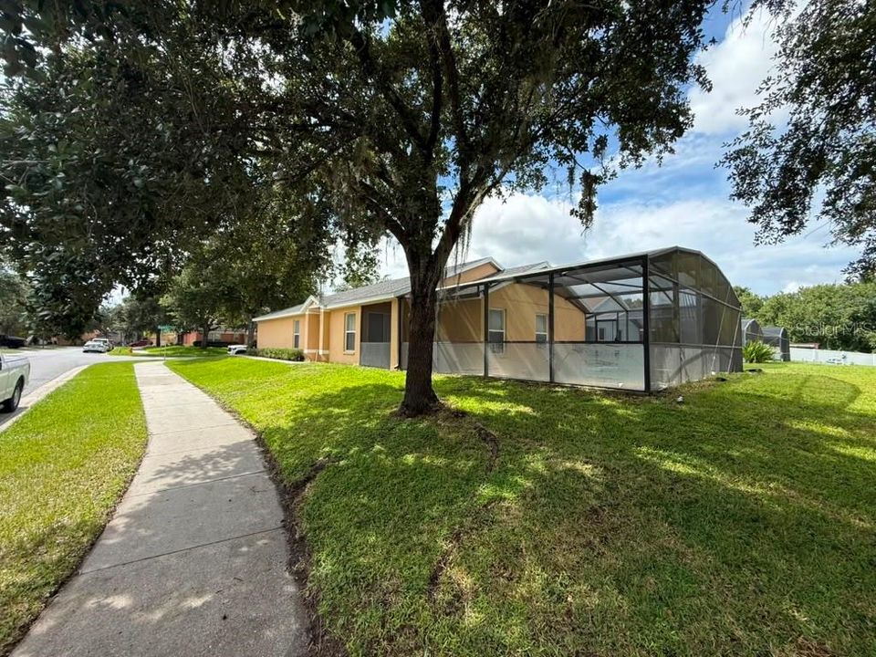 For Rent: $2,400 (3 beds, 3 baths, 1594 Square Feet)