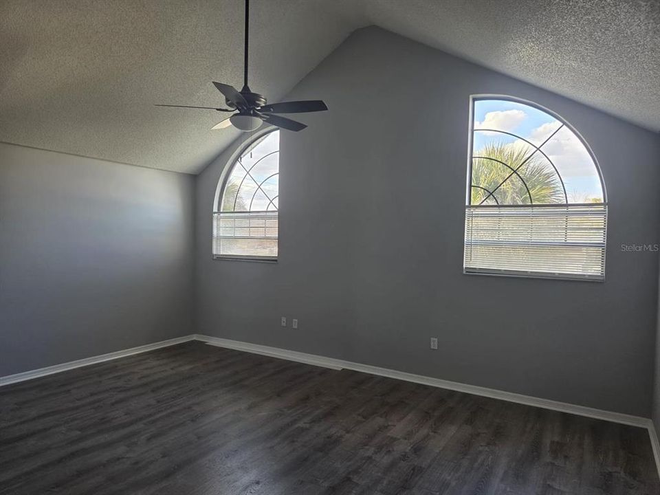 For Sale: $189,890 (2 beds, 2 baths, 1100 Square Feet)