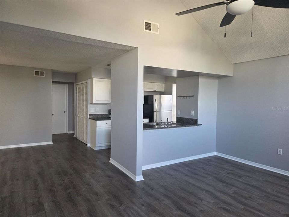 For Sale: $189,890 (2 beds, 2 baths, 1100 Square Feet)