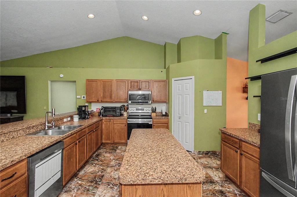 For Sale: $285,000 (4 beds, 2 baths, 2195 Square Feet)