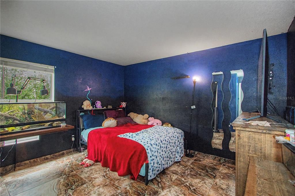 For Sale: $285,000 (4 beds, 2 baths, 2195 Square Feet)
