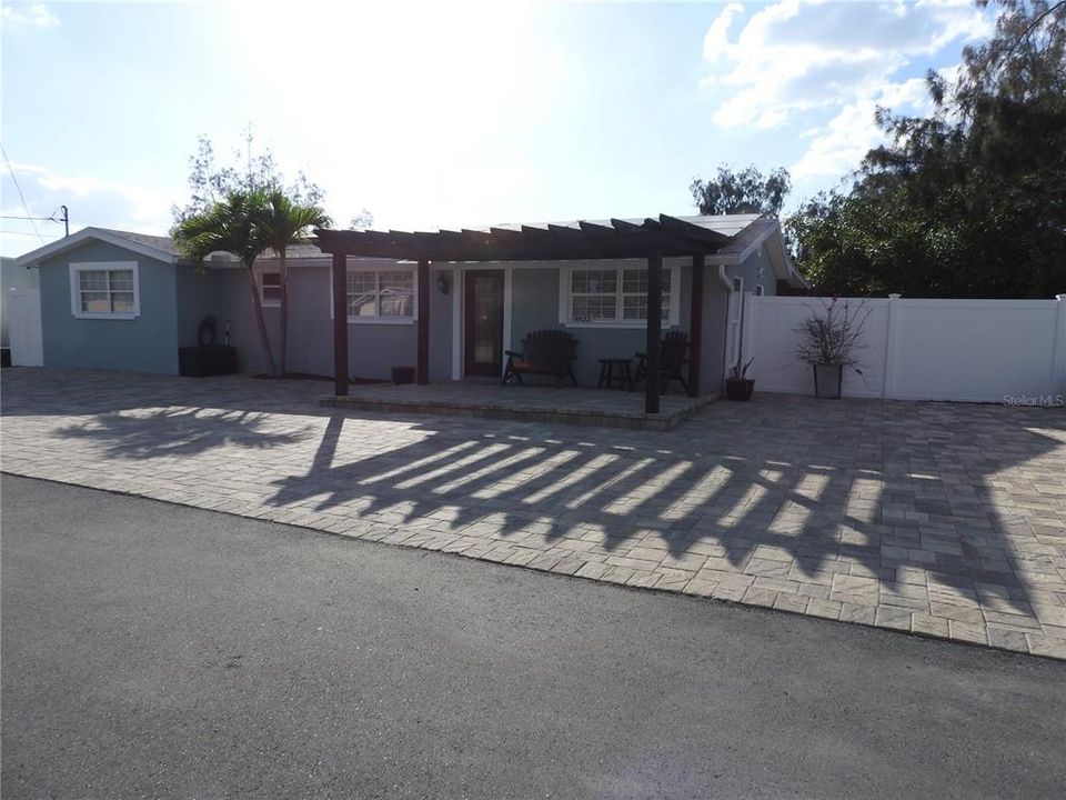 For Sale: $479,900 (3 beds, 2 baths, 1880 Square Feet)