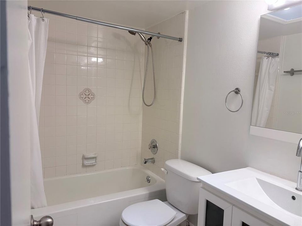 В аренду: $1,995 (2 спален, 1 ванн, 890 Квадратных фут)