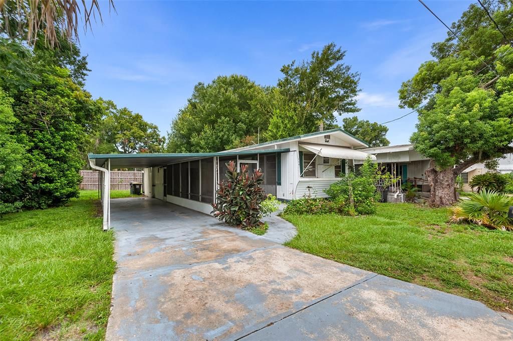 For Sale: $99,500 (1 beds, 1 baths, 552 Square Feet)