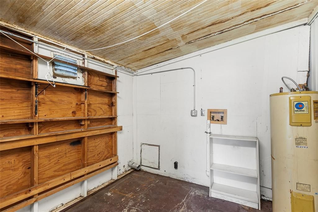 For Sale: $99,500 (1 beds, 1 baths, 552 Square Feet)