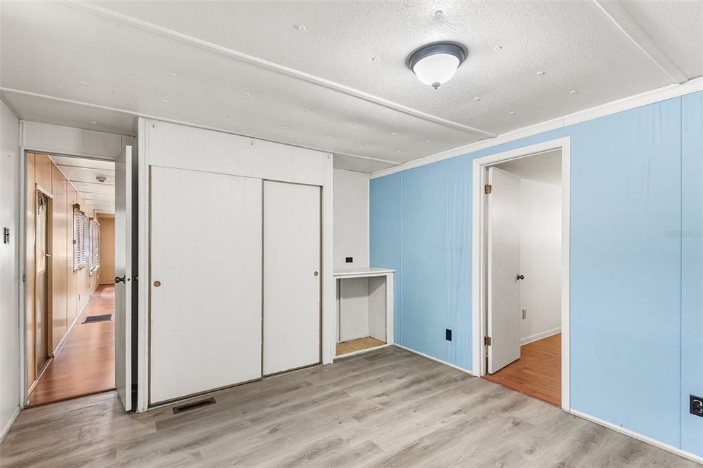 For Sale: $99,500 (1 beds, 1 baths, 552 Square Feet)