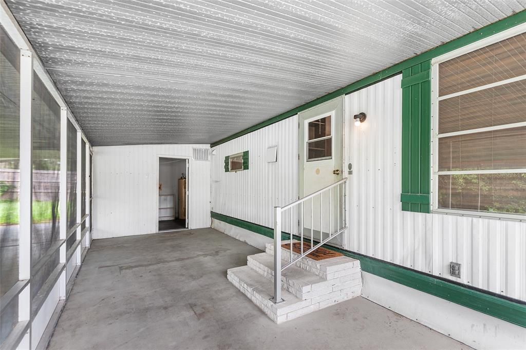 For Sale: $99,500 (1 beds, 1 baths, 552 Square Feet)