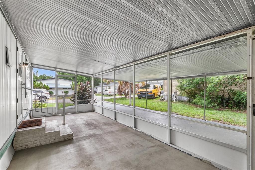 For Sale: $99,500 (1 beds, 1 baths, 552 Square Feet)