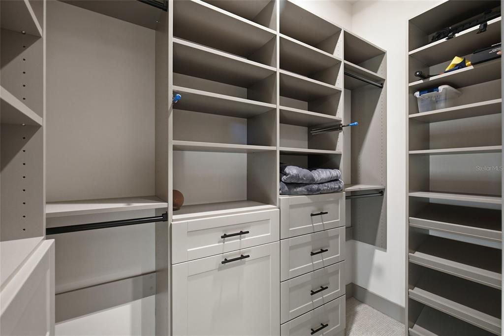 For Sale: $1,400,000 (3 beds, 3 baths, 2600 Square Feet)