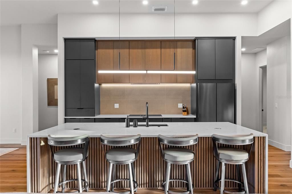 For Sale: $1,400,000 (3 beds, 3 baths, 2600 Square Feet)
