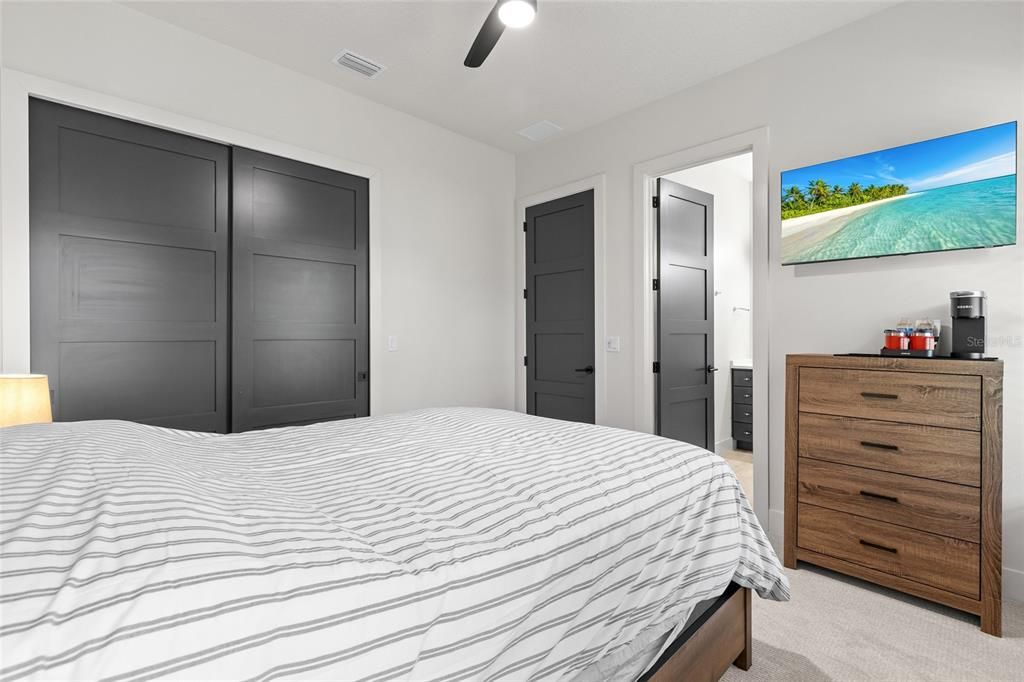 For Sale: $1,400,000 (3 beds, 3 baths, 2600 Square Feet)