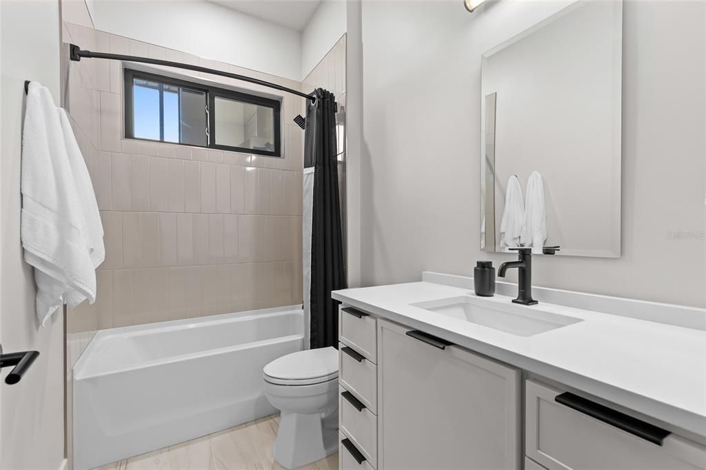 For Sale: $1,400,000 (3 beds, 3 baths, 2600 Square Feet)