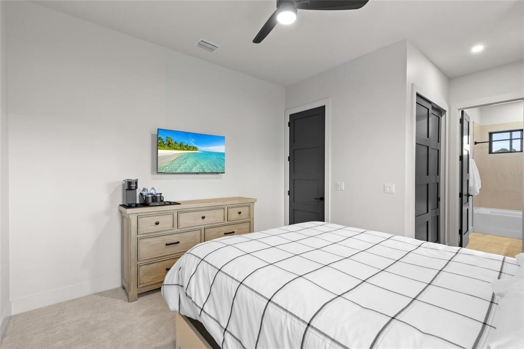 For Sale: $1,400,000 (3 beds, 3 baths, 2600 Square Feet)