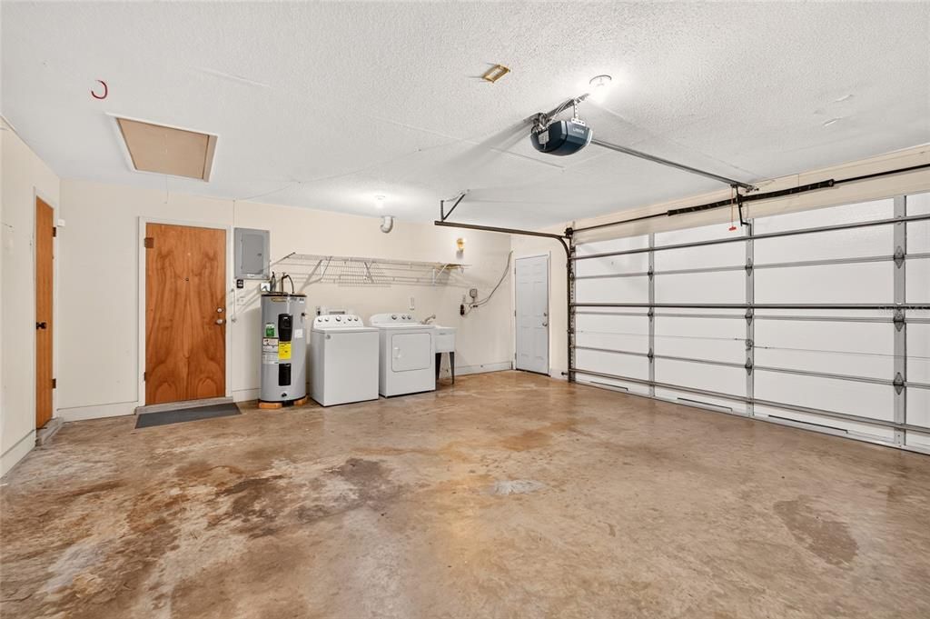 Active With Contract: $319,000 (3 beds, 2 baths, 2082 Square Feet)