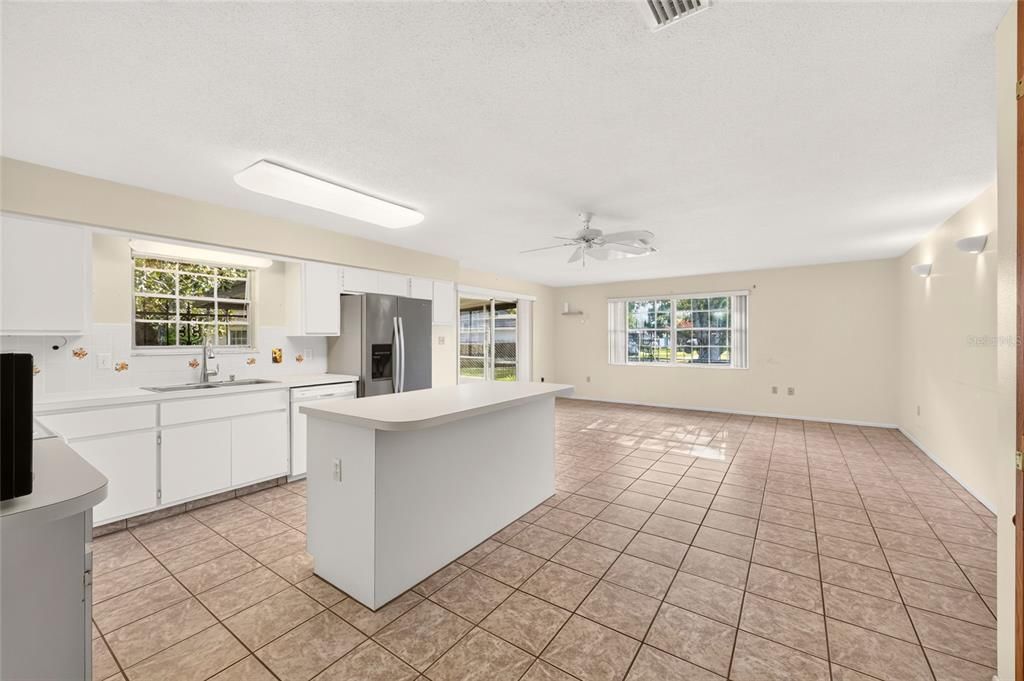 Active With Contract: $319,000 (3 beds, 2 baths, 2082 Square Feet)