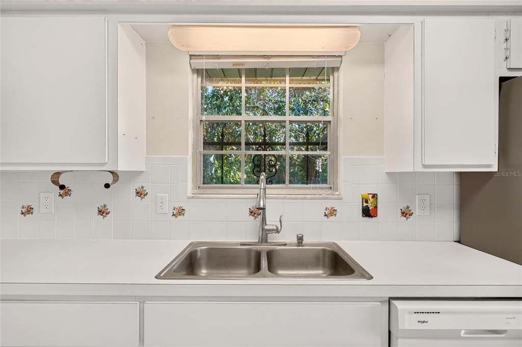 Active With Contract: $319,000 (3 beds, 2 baths, 2082 Square Feet)