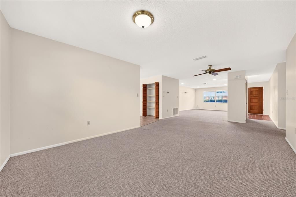 Active With Contract: $319,000 (3 beds, 2 baths, 2082 Square Feet)
