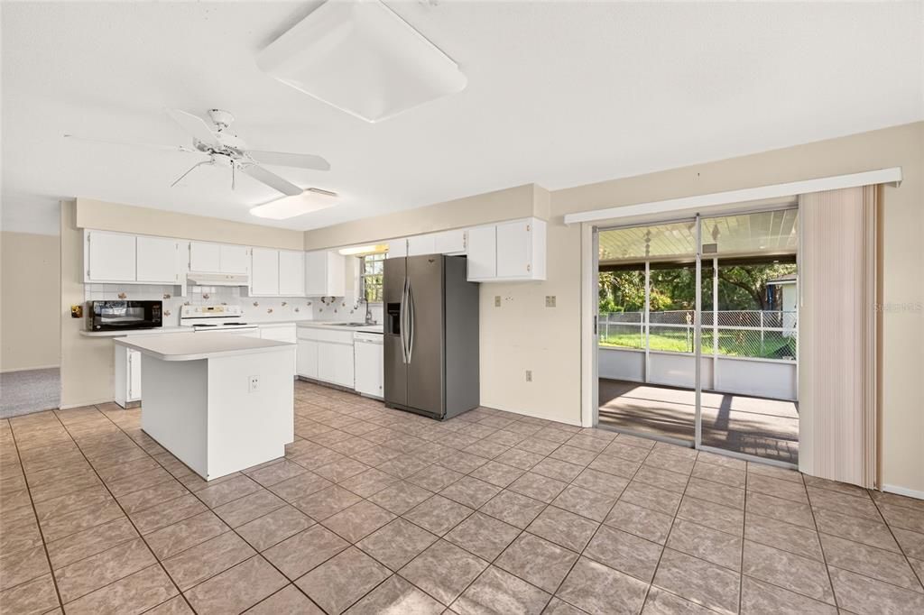 Active With Contract: $319,000 (3 beds, 2 baths, 2082 Square Feet)