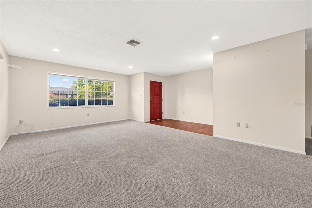 Active With Contract: $319,000 (3 beds, 2 baths, 2082 Square Feet)