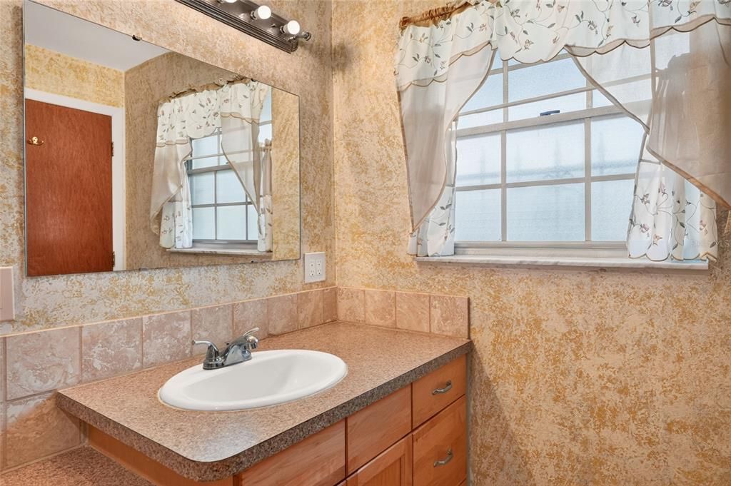 Active With Contract: $319,000 (3 beds, 2 baths, 2082 Square Feet)