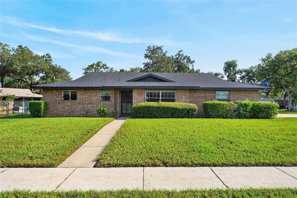 Active With Contract: $319,000 (3 beds, 2 baths, 2082 Square Feet)