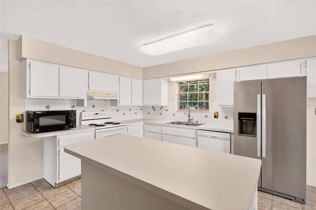 Active With Contract: $319,000 (3 beds, 2 baths, 2082 Square Feet)