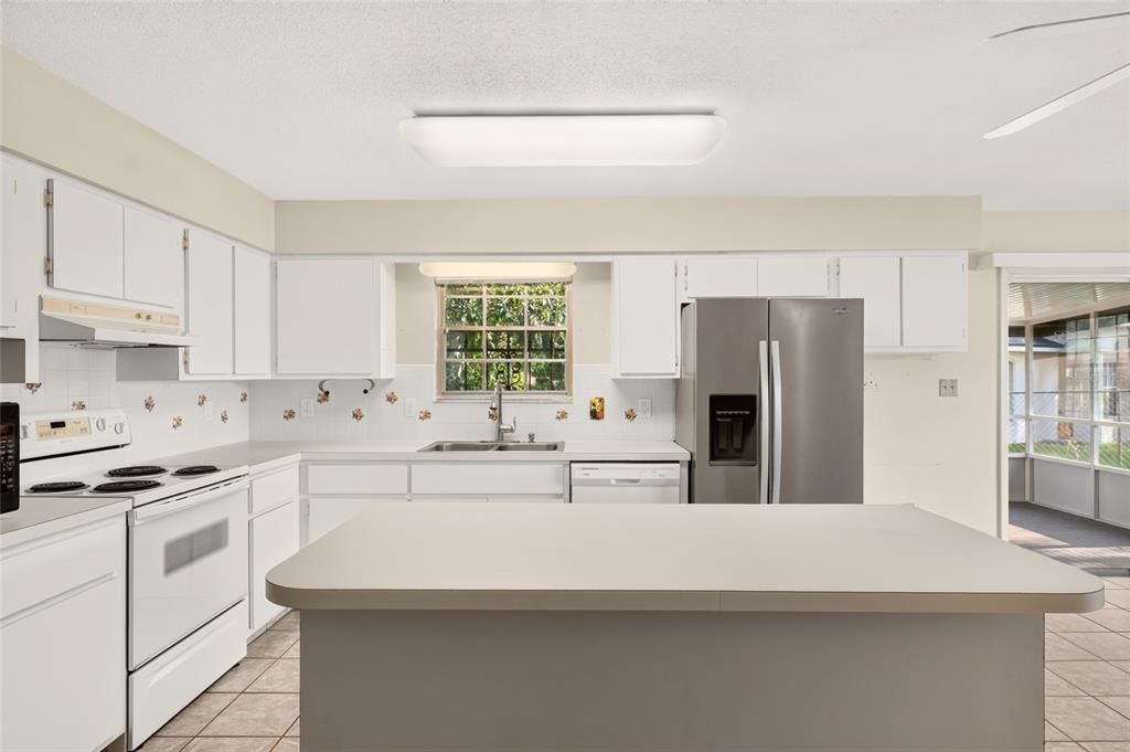 Active With Contract: $319,000 (3 beds, 2 baths, 2082 Square Feet)