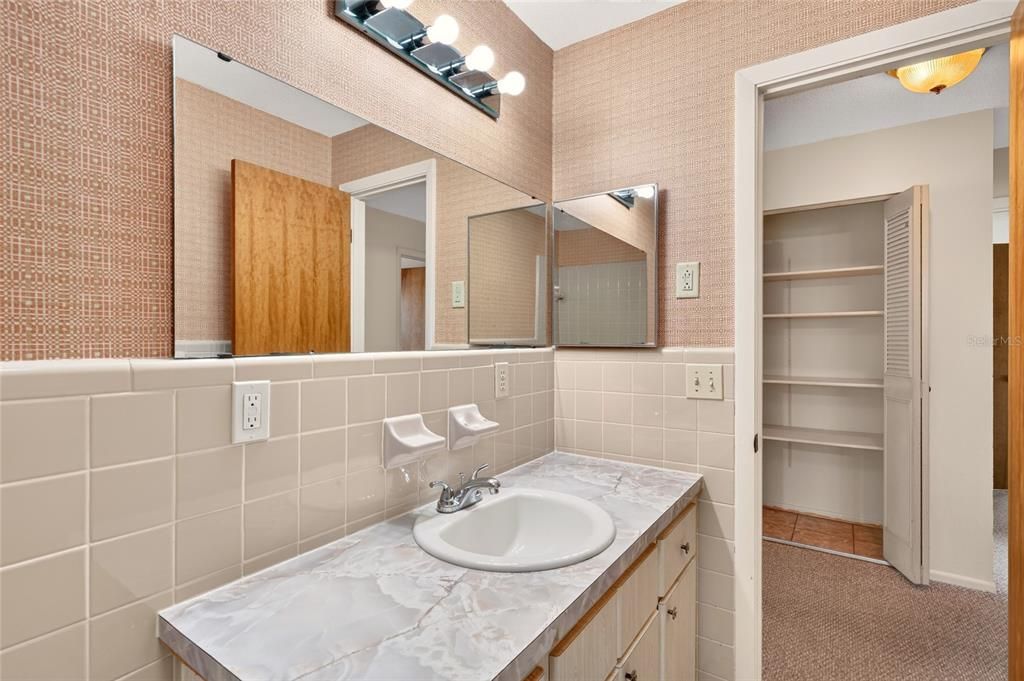Active With Contract: $319,000 (3 beds, 2 baths, 2082 Square Feet)
