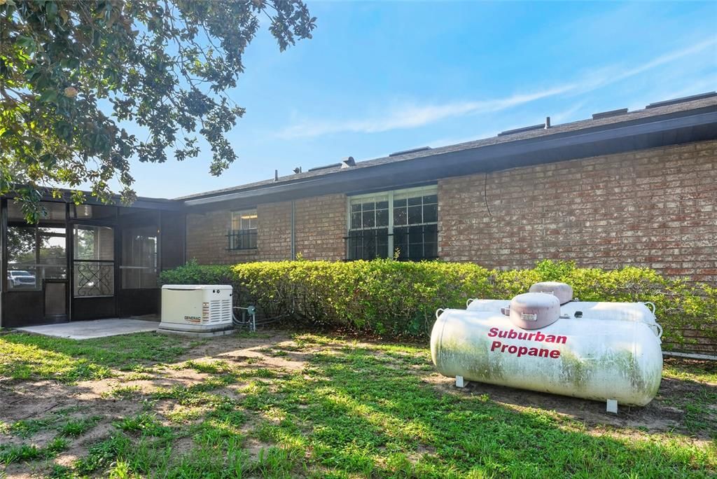 Active With Contract: $319,000 (3 beds, 2 baths, 2082 Square Feet)