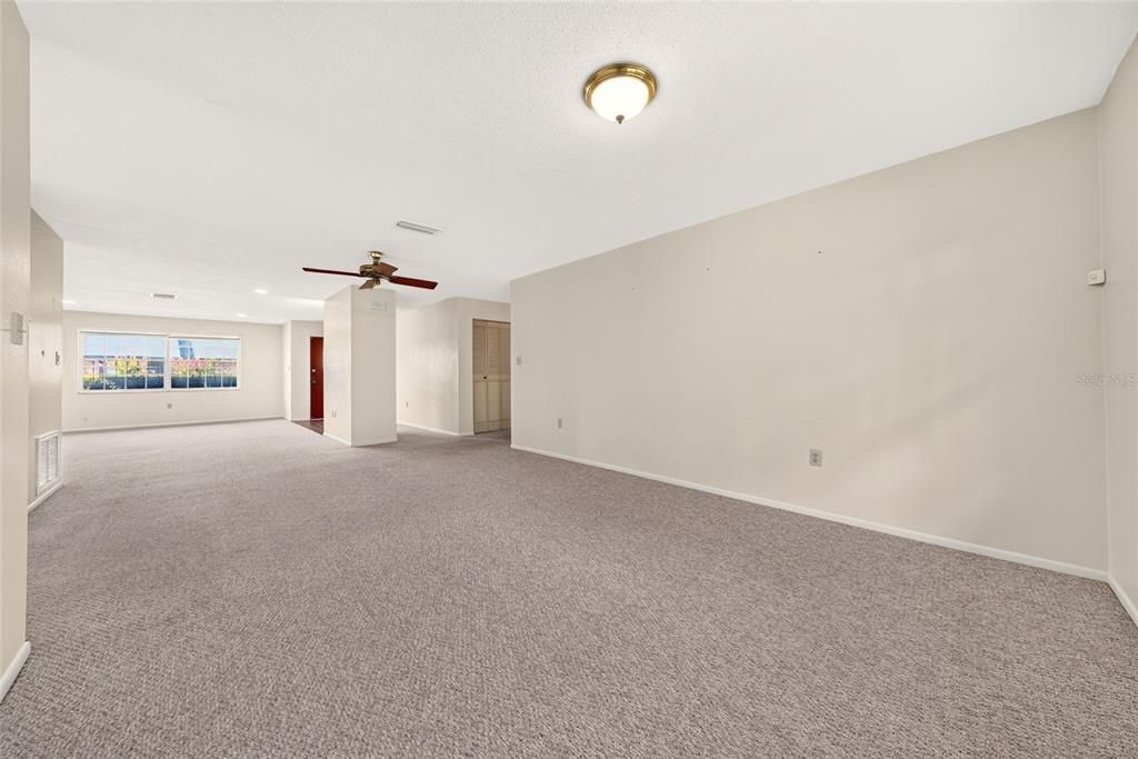 Active With Contract: $319,000 (3 beds, 2 baths, 2082 Square Feet)
