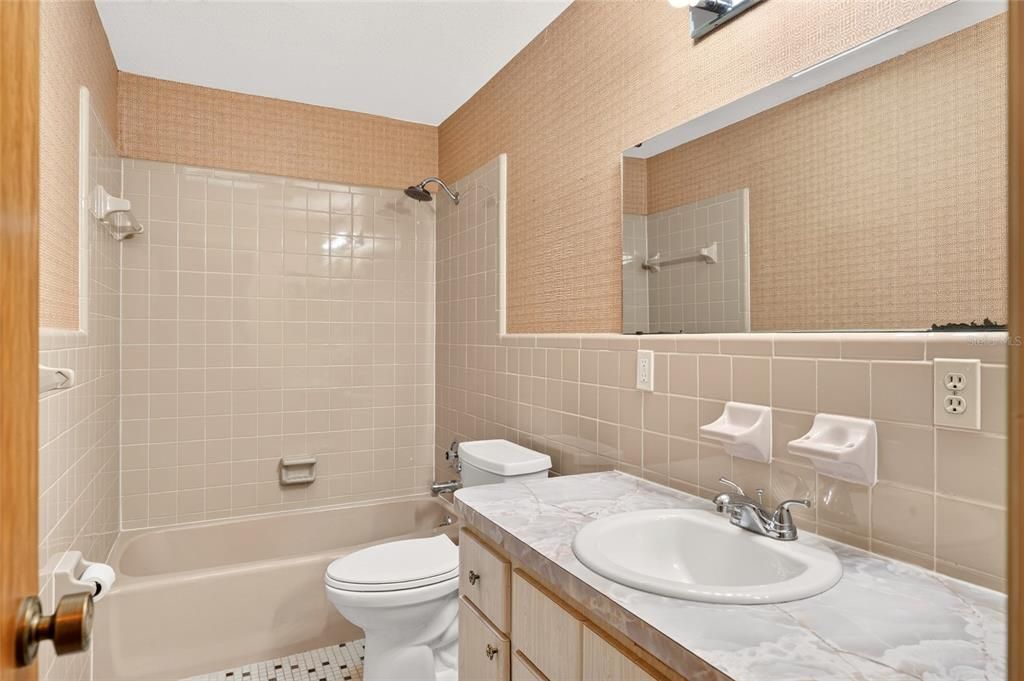 Active With Contract: $319,000 (3 beds, 2 baths, 2082 Square Feet)