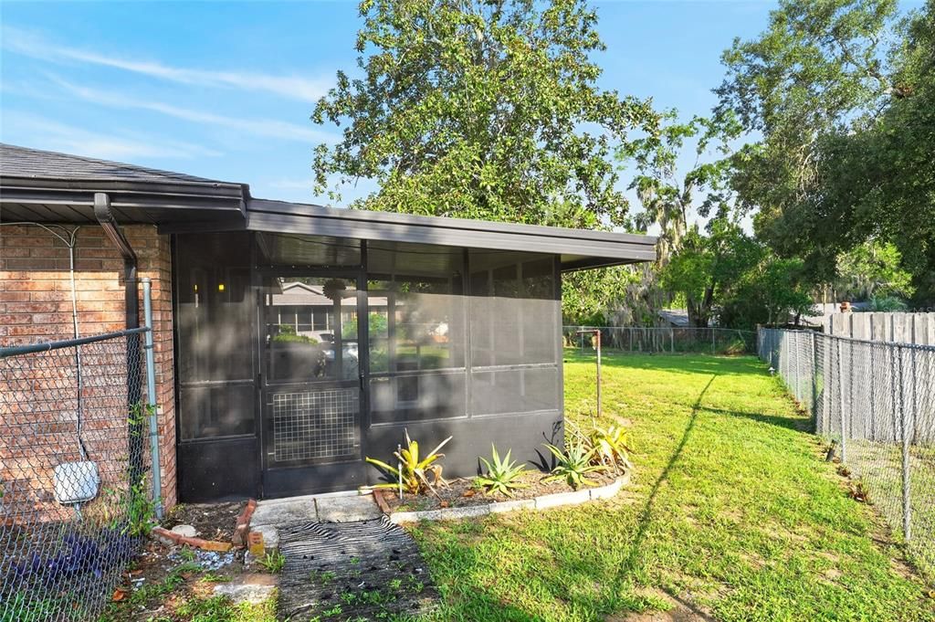 Active With Contract: $319,000 (3 beds, 2 baths, 2082 Square Feet)
